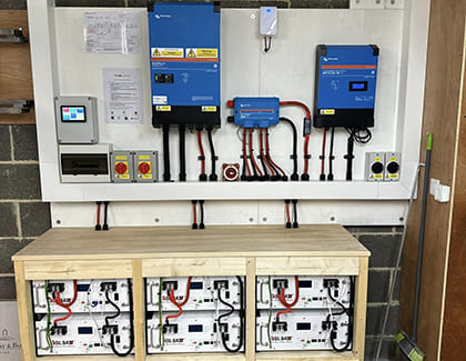 B-LFP48-100E: Bateria e raftit të serverit 30 kWh | Sistemi diellor jashtë rrjetit