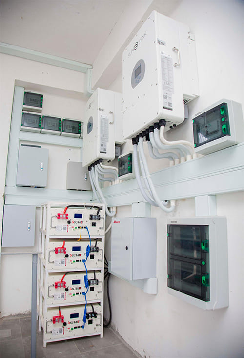 40kwH BATTERY MET SUNSYNK (2)